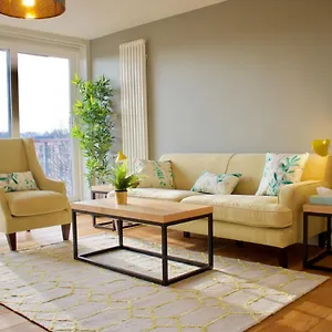 https://2-bedroom-apartment-with-free-parking-sleeps-4.edinburghhotelsuk.org