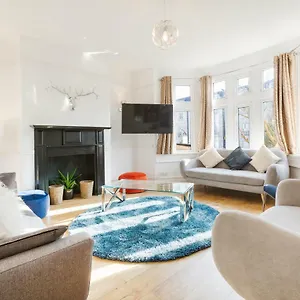 https://the-hive-house-large-light-flooded-6bdr-townhouse.tophotelsbath.com