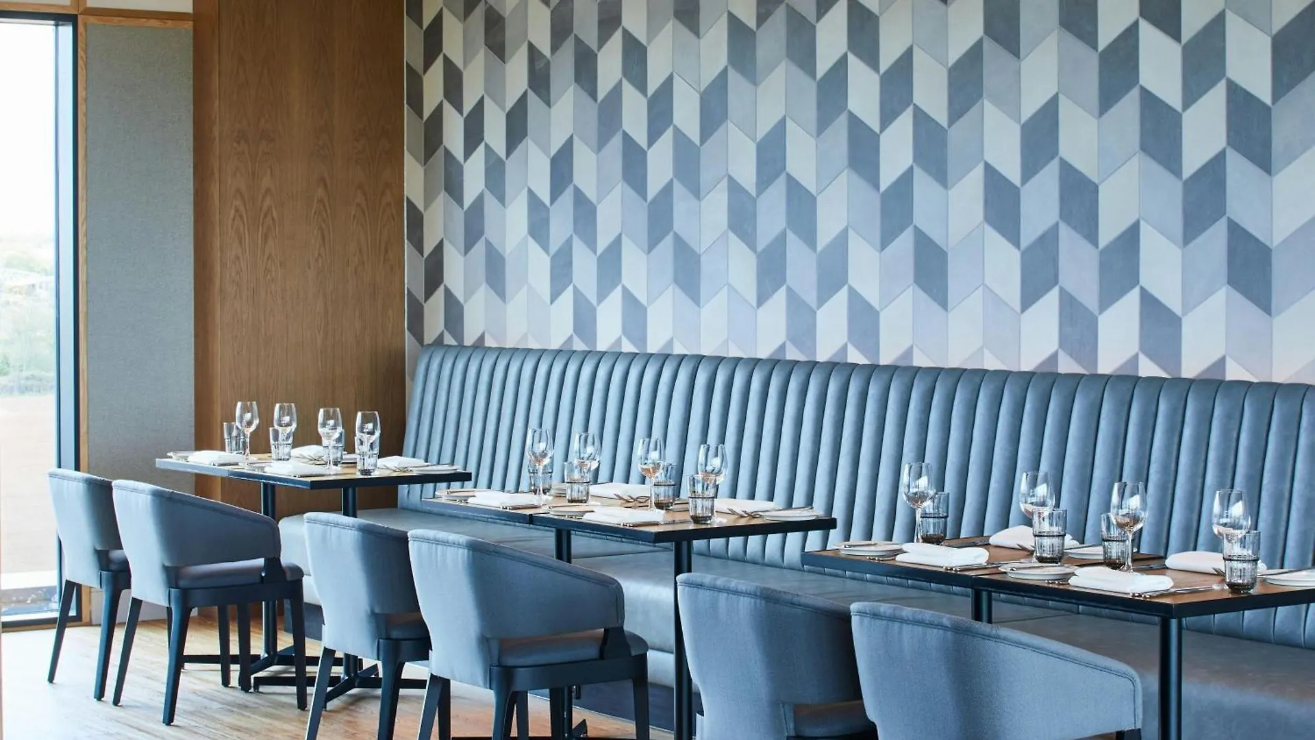 Courtyard By Marriott Exeter Sandy Park 酒店